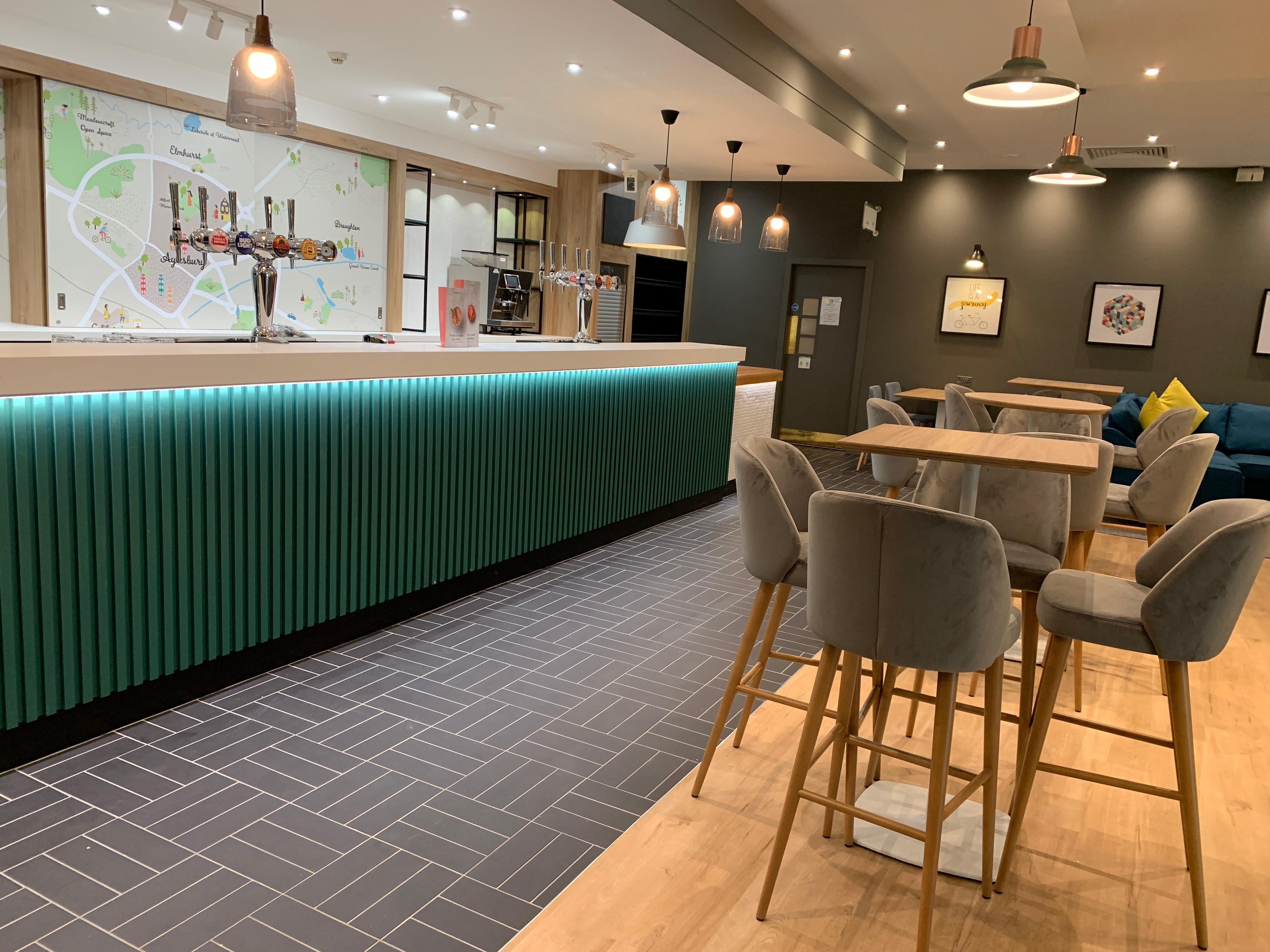 איילסברי Holiday Inn Aylesbury, An Ihg Hotel מראה חיצוני תמונה