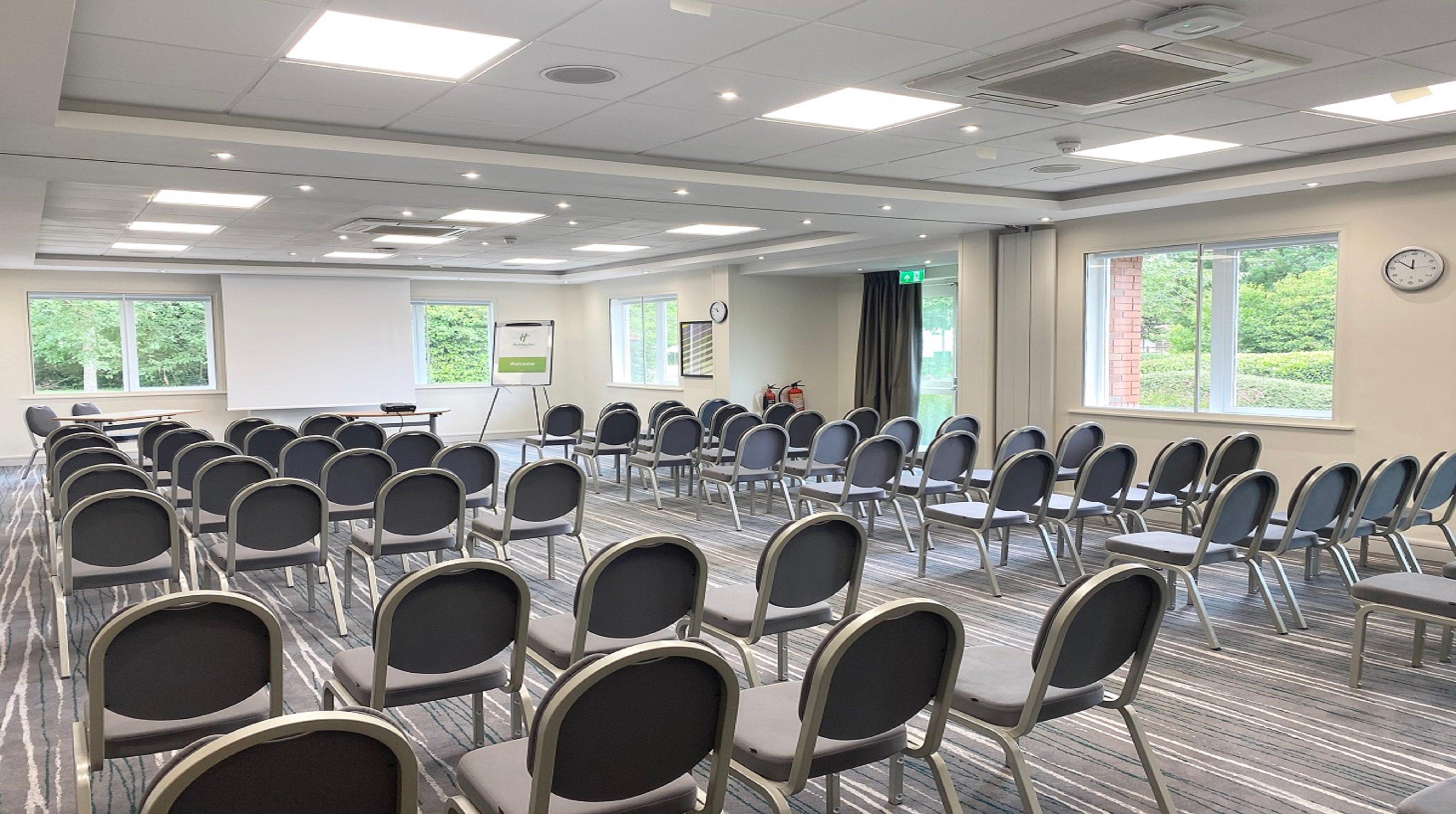 איילסברי Holiday Inn Aylesbury, An Ihg Hotel מראה חיצוני תמונה