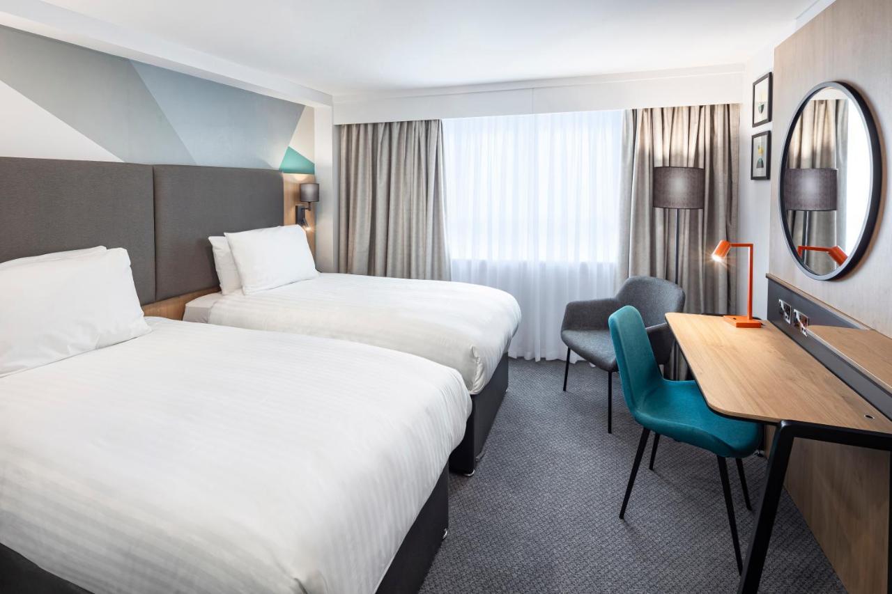 איילסברי Holiday Inn Aylesbury, An Ihg Hotel מראה חיצוני תמונה