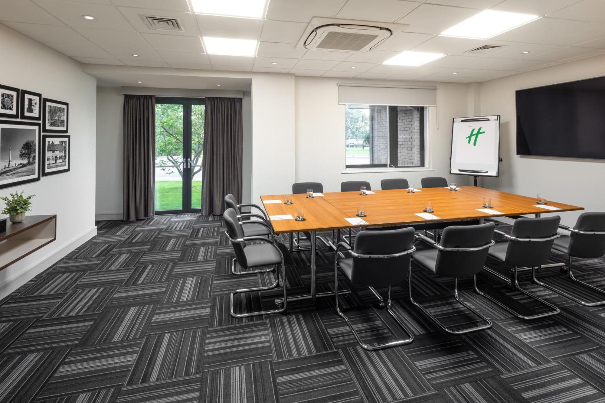 איילסברי Holiday Inn Aylesbury, An Ihg Hotel מראה חיצוני תמונה