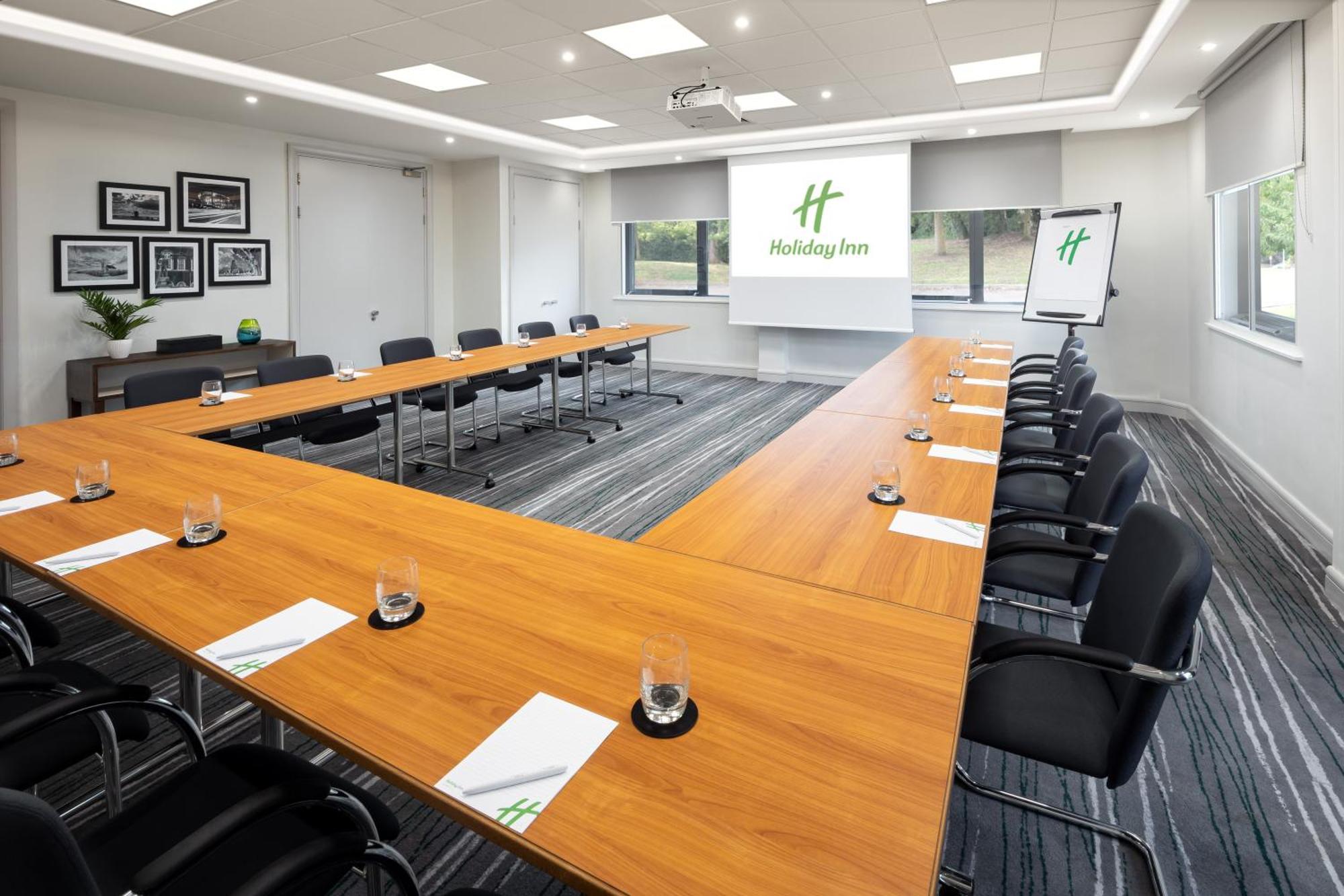 איילסברי Holiday Inn Aylesbury, An Ihg Hotel מראה חיצוני תמונה